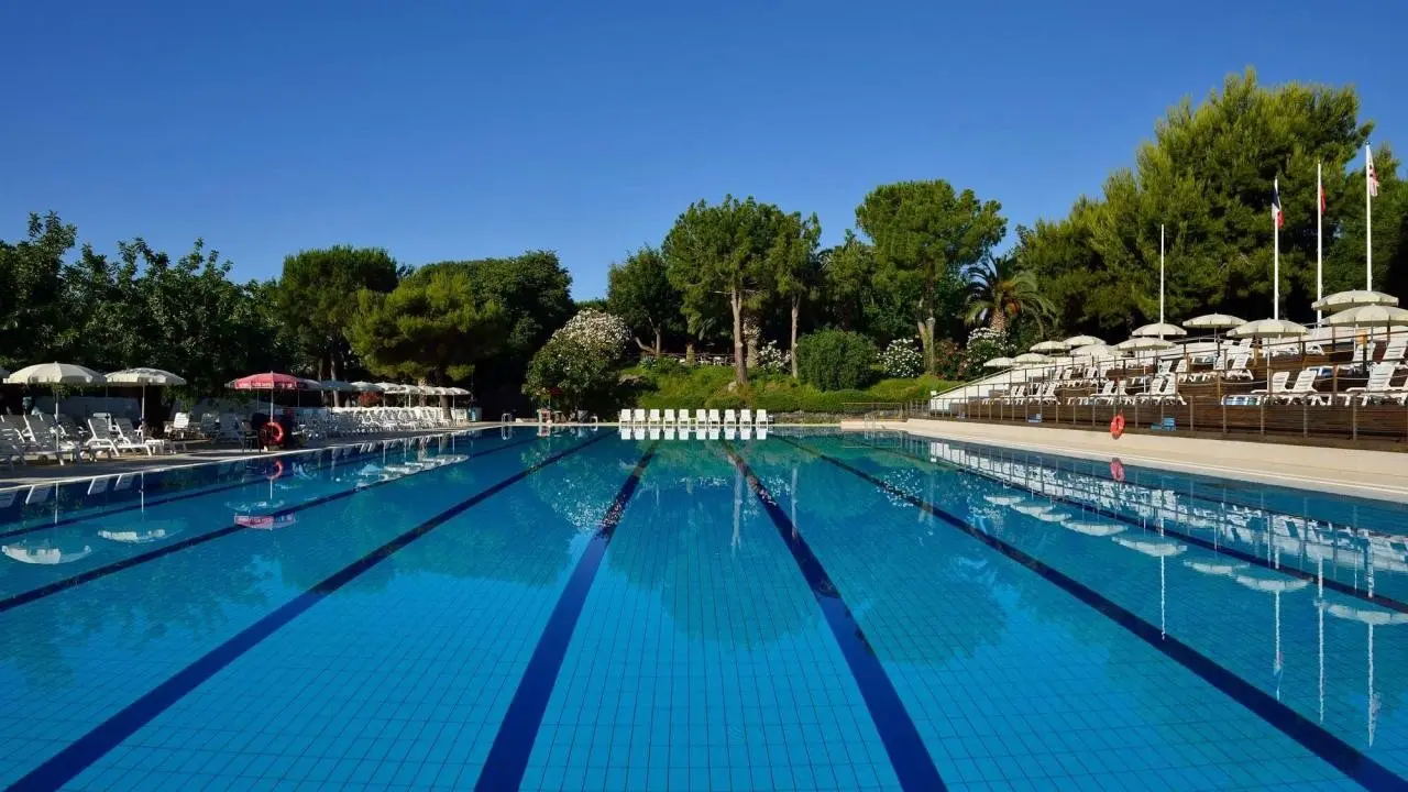 Basen w hotelu Unahotels Naxos Beach