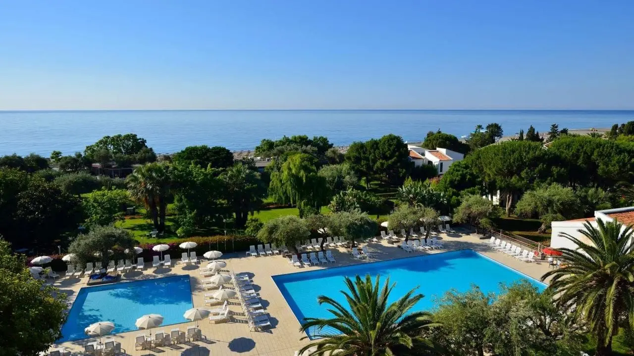 Basen w hotelu Unahotels Naxos Beach