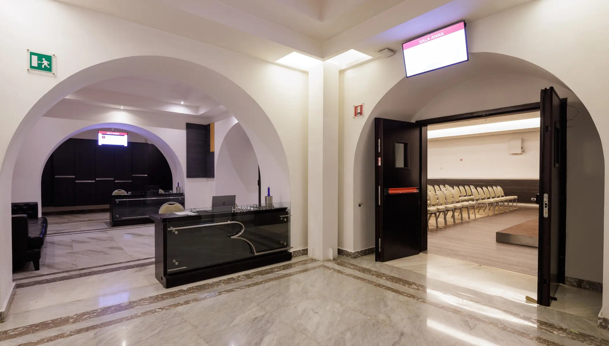Lobby hotelu Universo