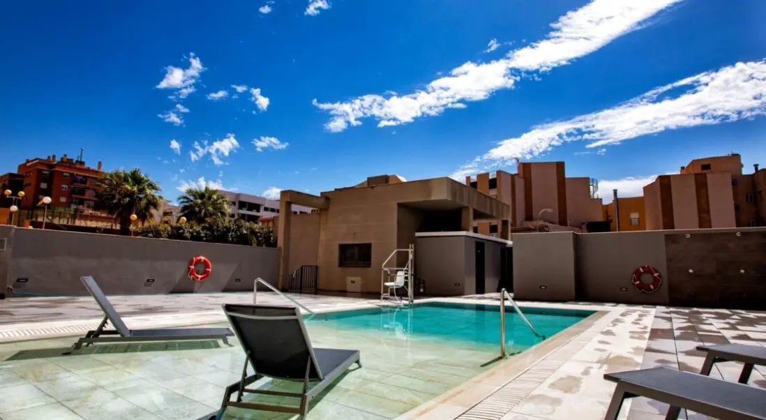 Basen w hotelu Vertice Indalo  Almeria