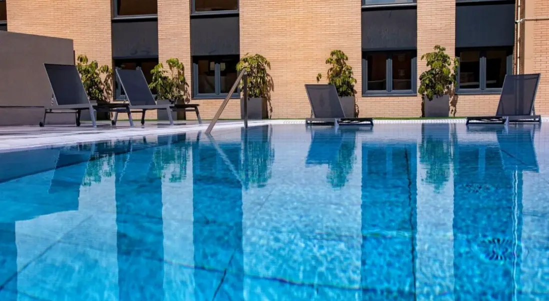 Basen w hotelu Vertice Indalo  Almeria