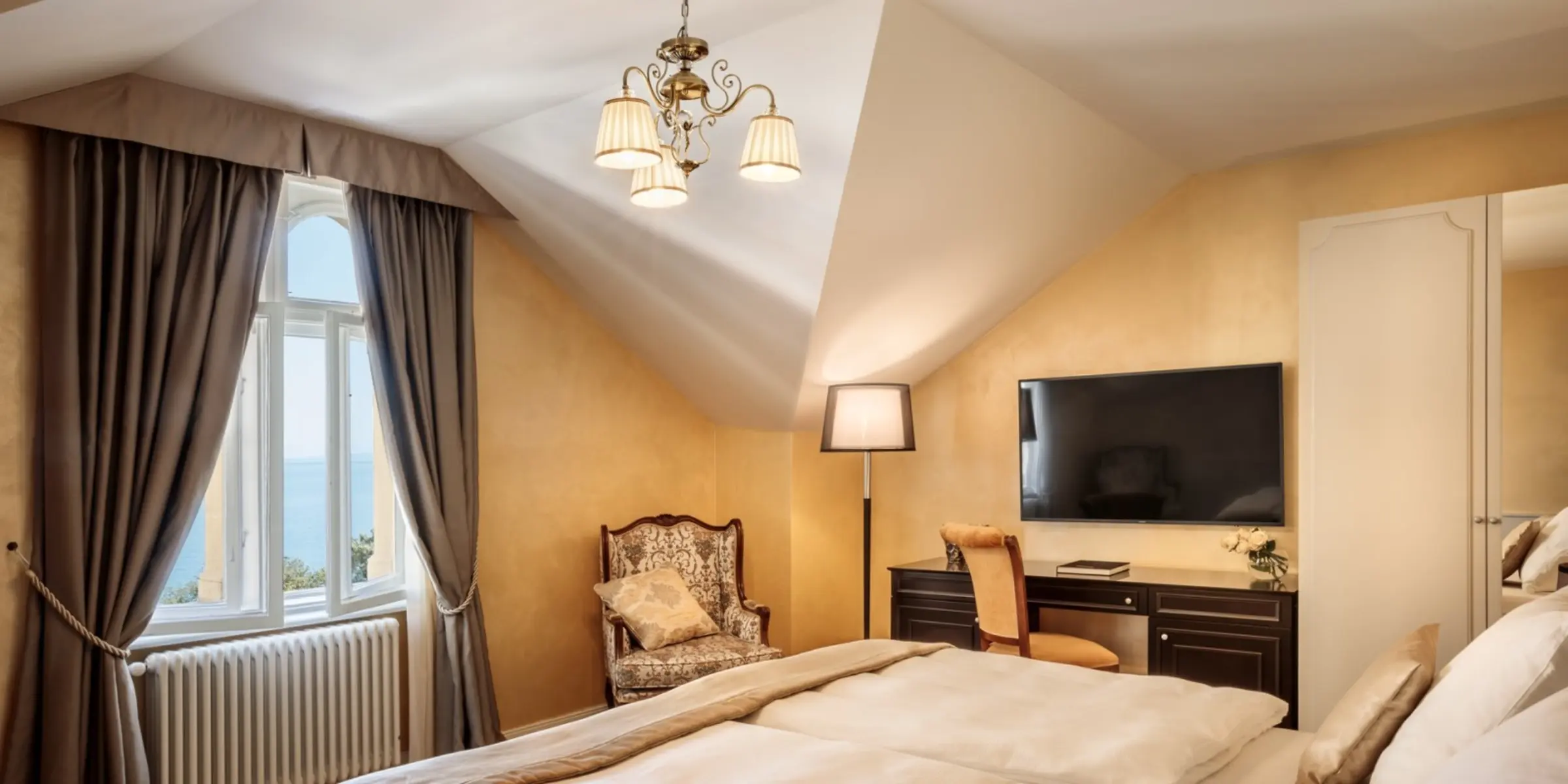 Villa Abbazia — VILLA ABBAZIA