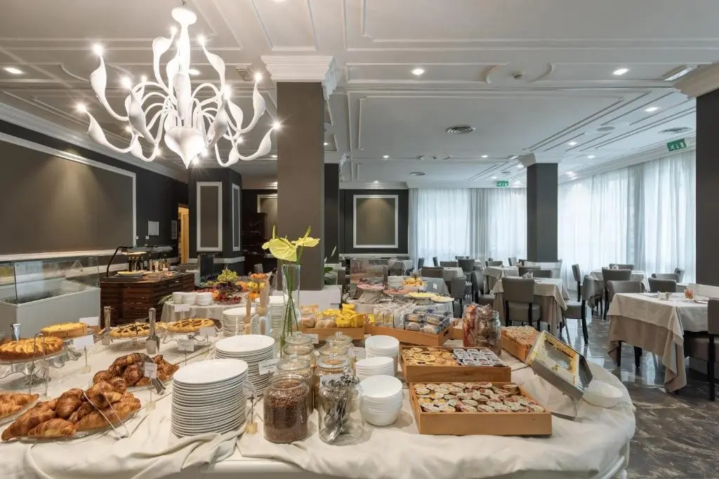 Restauracja i jedzenie w hotelu Villa Adriatica Ambienthotels