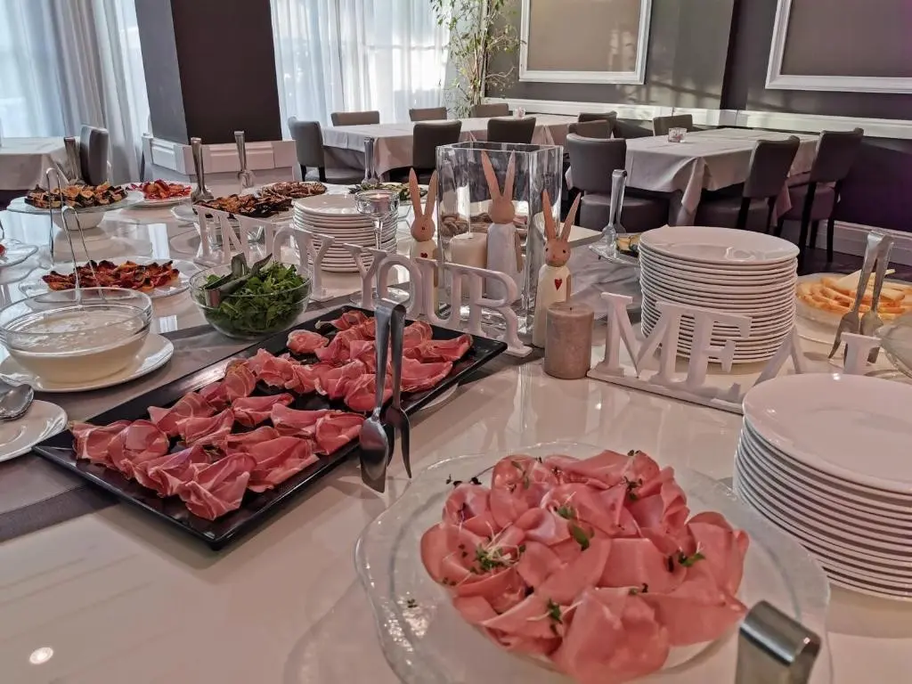 Restauracja i jedzenie w hotelu Villa Adriatica Ambienthotels