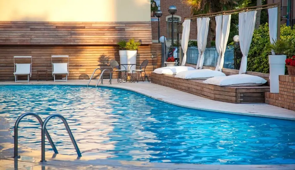 Basen w hotelu Villa Adriatica Ambienthotels