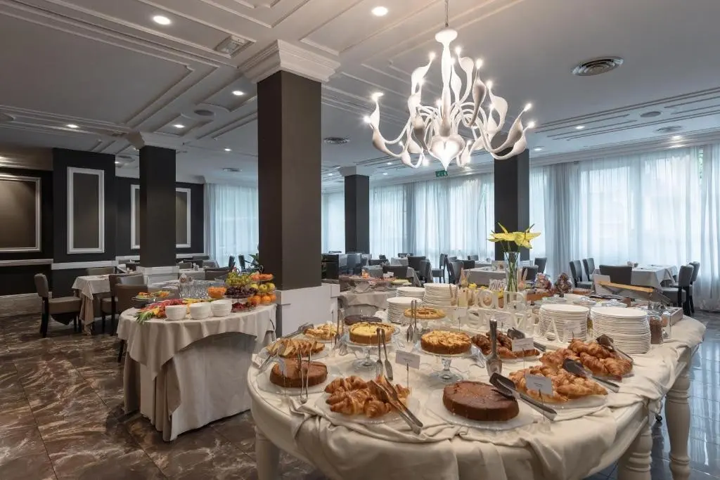 Restauracja i jedzenie w hotelu Villa Adriatica Ambienthotels