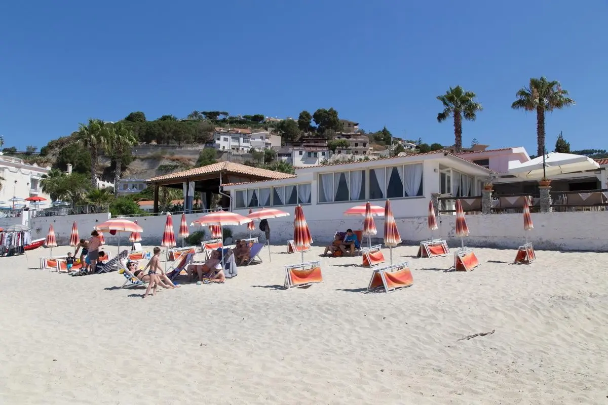 Villaggio Pineta Petto Bianco — VILLAGGIO PINETA PETTO BIANCO