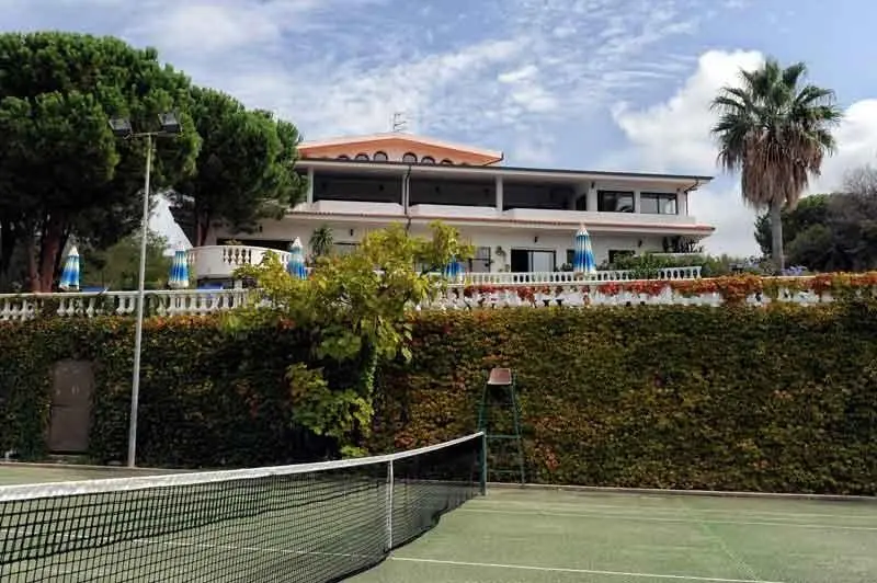 Villaggio Pineta Petto Bianco — VILLAGGIO PINETA PETTO BIANCO