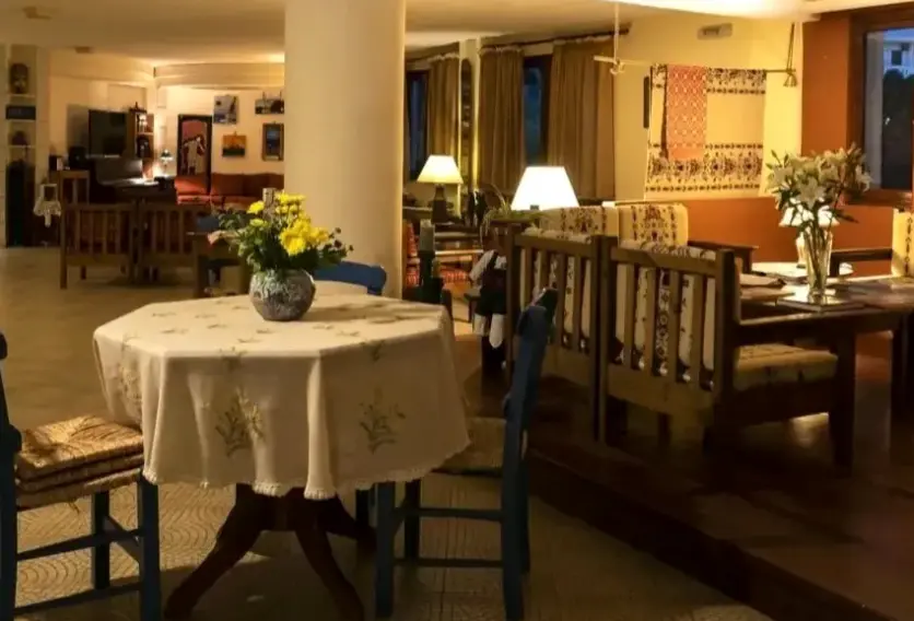Restauracja i jedzenie w hotelu Villea Village
