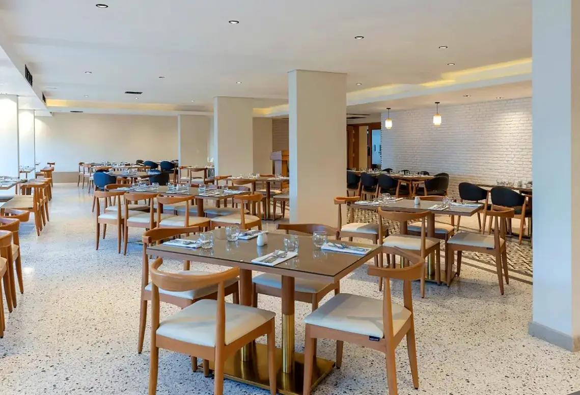 Restauracja i jedzenie w hotelu 59 Hotel Beausite
