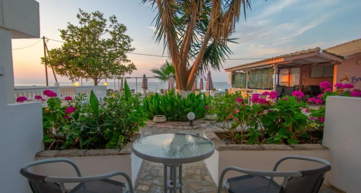 Plaża przy hotelu Agoulos Beach (ex. Agoulos Inn)