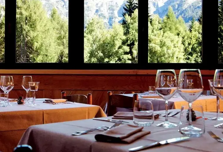 Restauracja i jedzenie w hotelu Alaska (Folgarida)