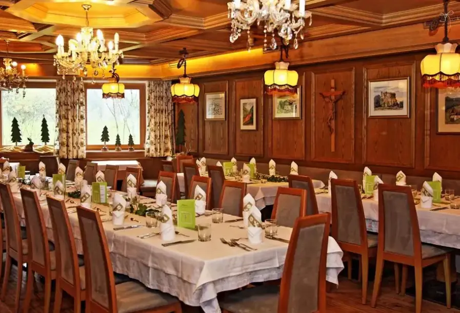 Restauracja i jedzenie w hotelu Alpenblick (Campolasta)