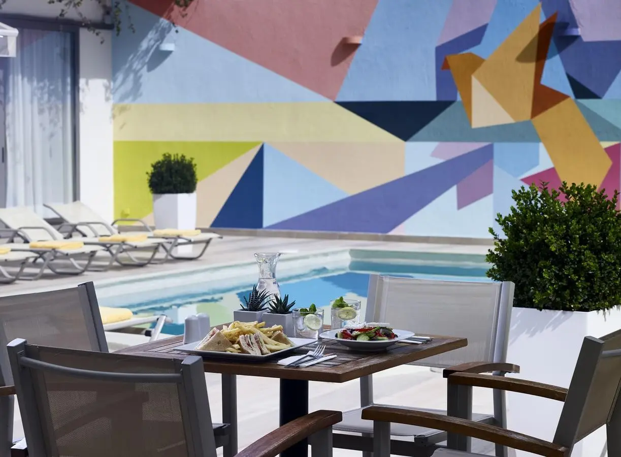 Restauracja i jedzenie w hotelu Amarilia