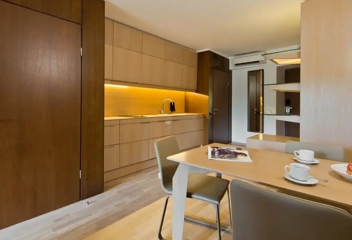 Restauracja i jedzenie w hotelu Amberton Green Apartments