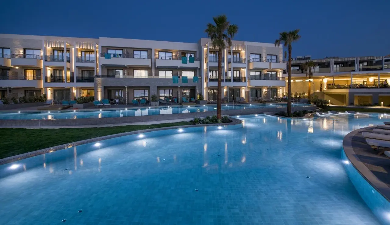 Basen w hotelu Amira Luxury Resort And Spa