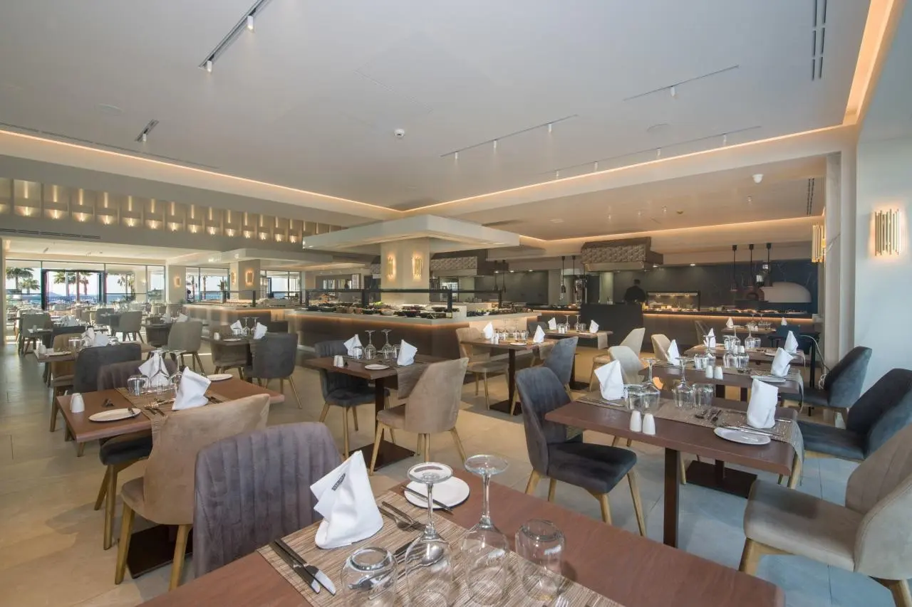 Restauracja i jedzenie w hotelu Amira Luxury Resort And Spa
