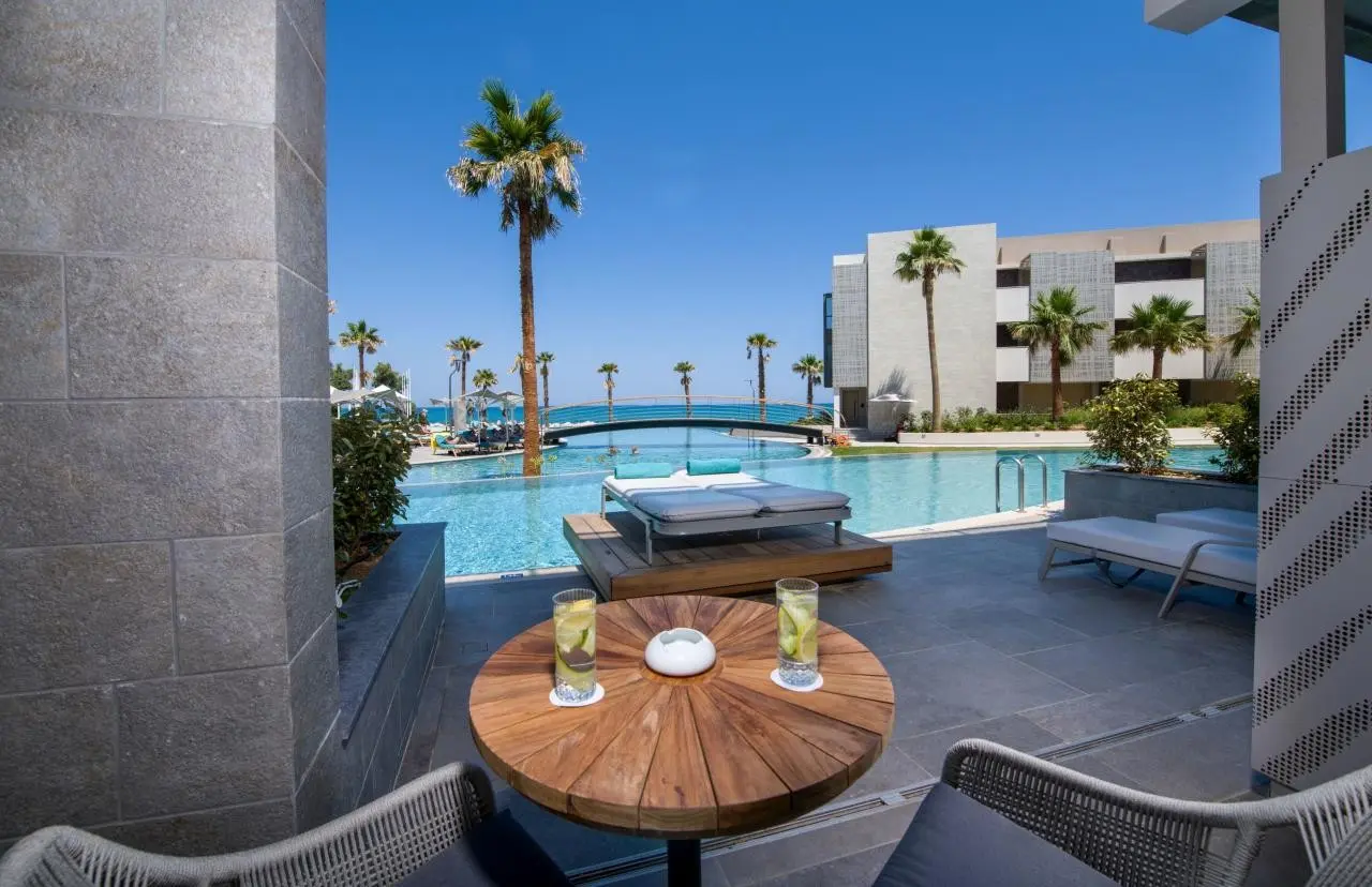 Basen w hotelu Amira Luxury Resort And Spa