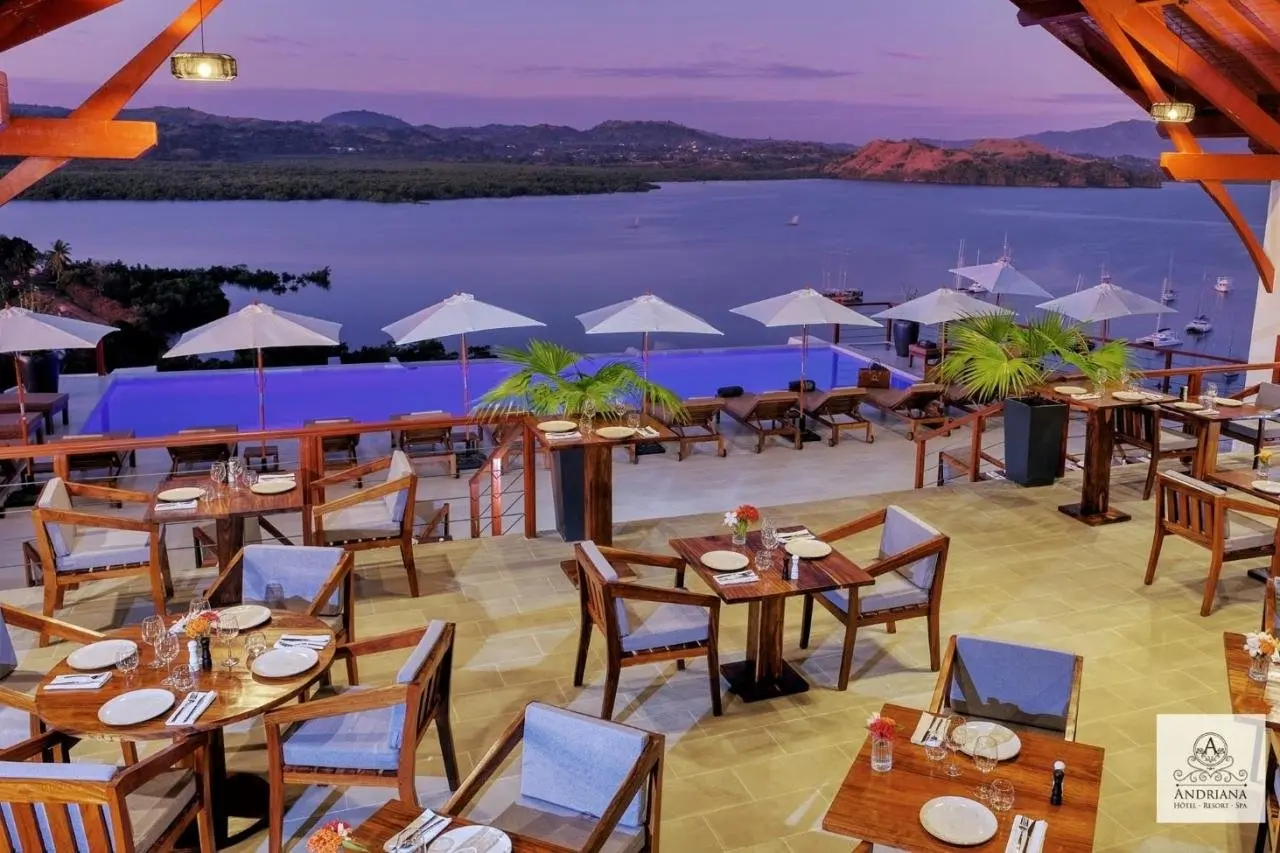 Restauracja i jedzenie w hotelu Andriana Resort & Spa
