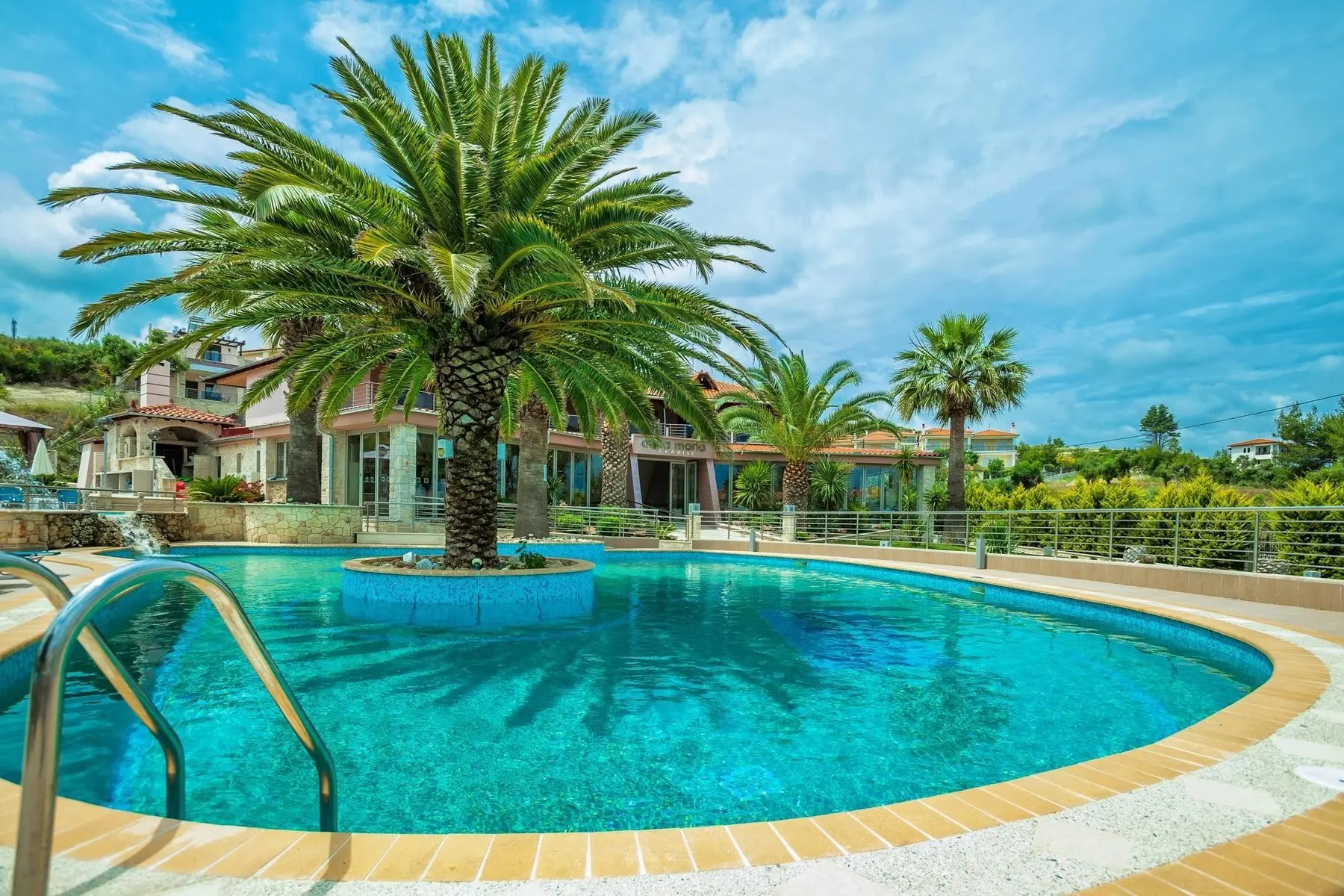 Basen w hotelu Anna Maria Paradise