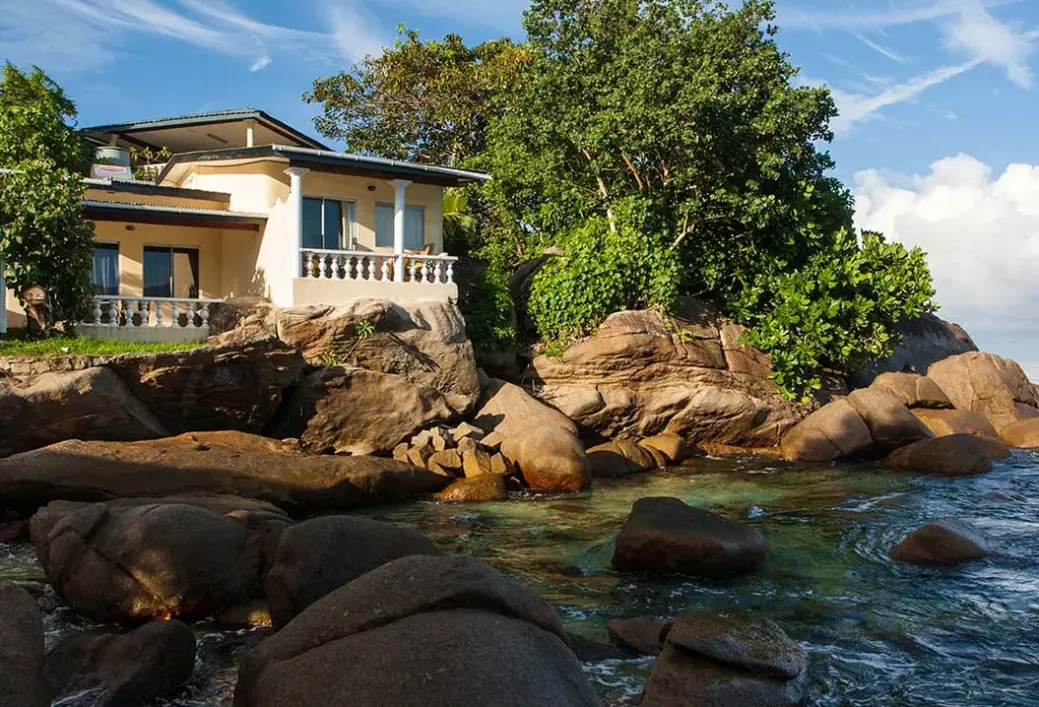 Plaża przy hotelu Anse Soleil Beachcomber