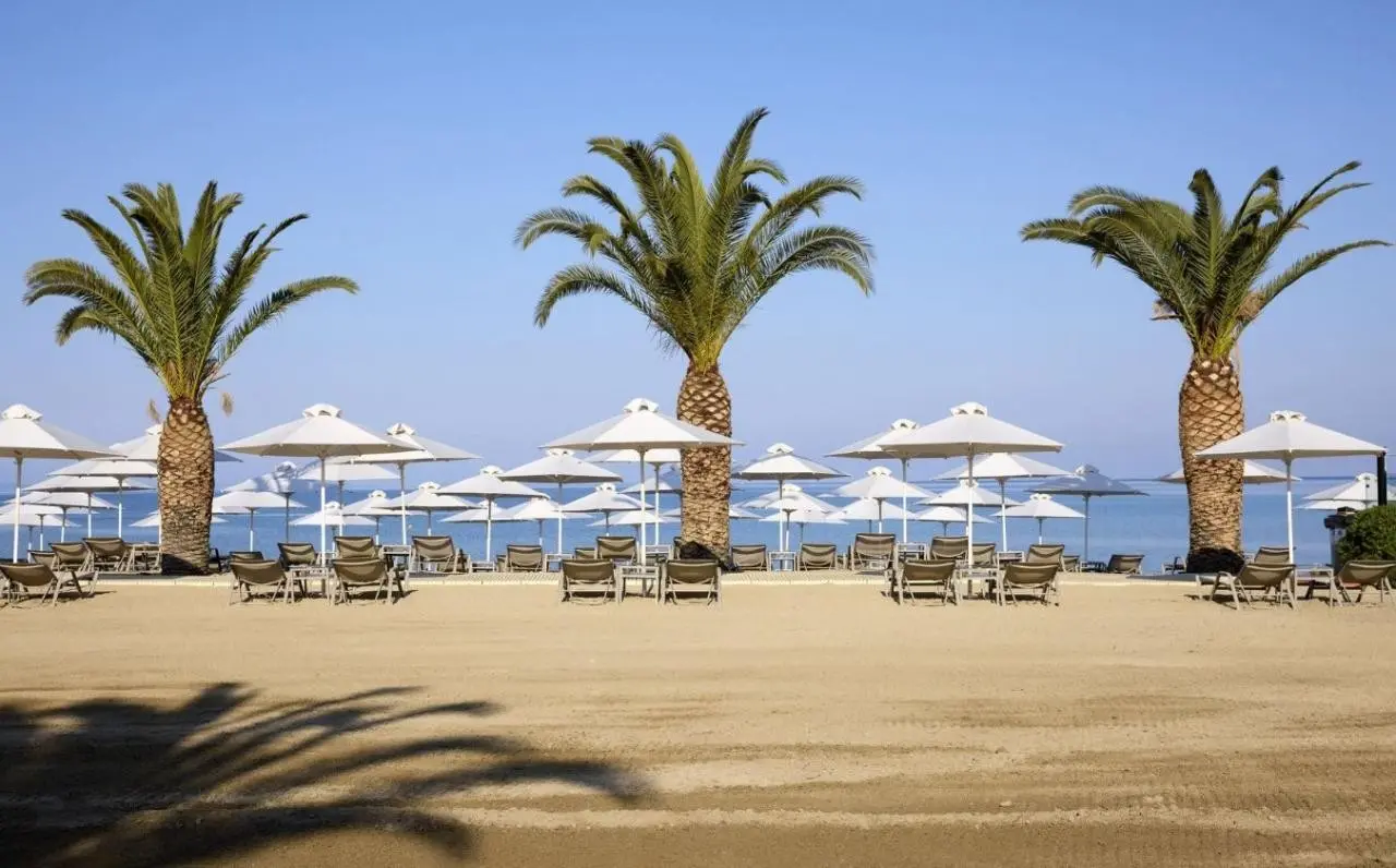 Plaża przy hotelu Anthemus Sea Beach Hotel And Spa