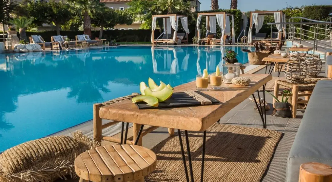 Basen w hotelu Avithos Resort