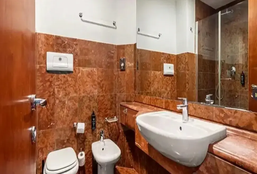 Łazienka w pokoju hotelu B&B Crystal Trapani (ex. FH Crystal)