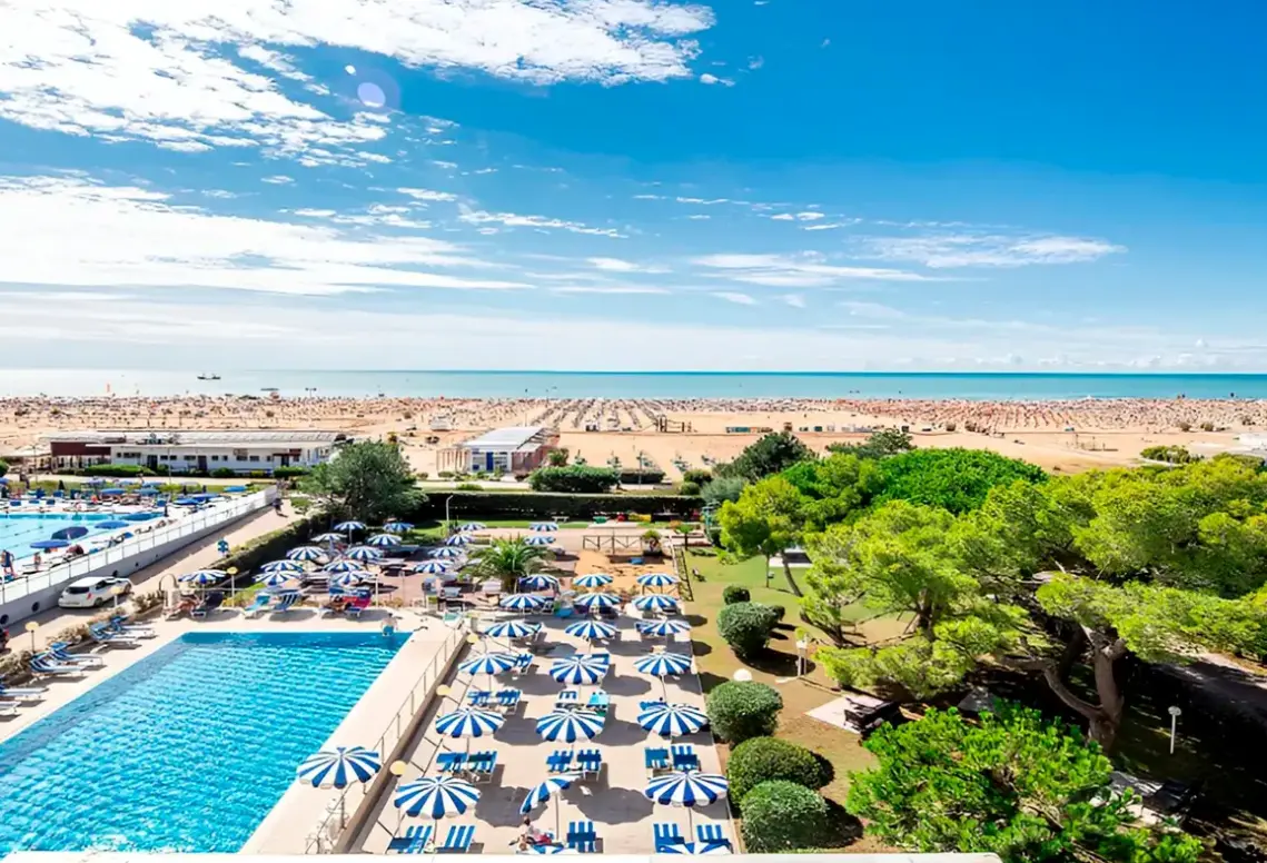 Basen w hotelu Bibione Palace