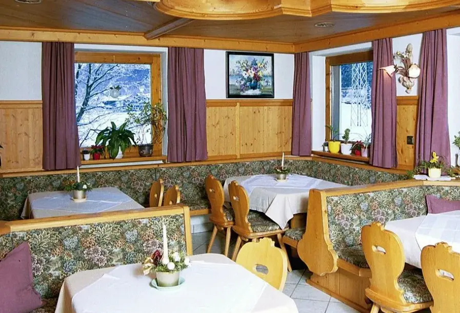 Restauracja i jedzenie w hotelu Bliem Gastehaus