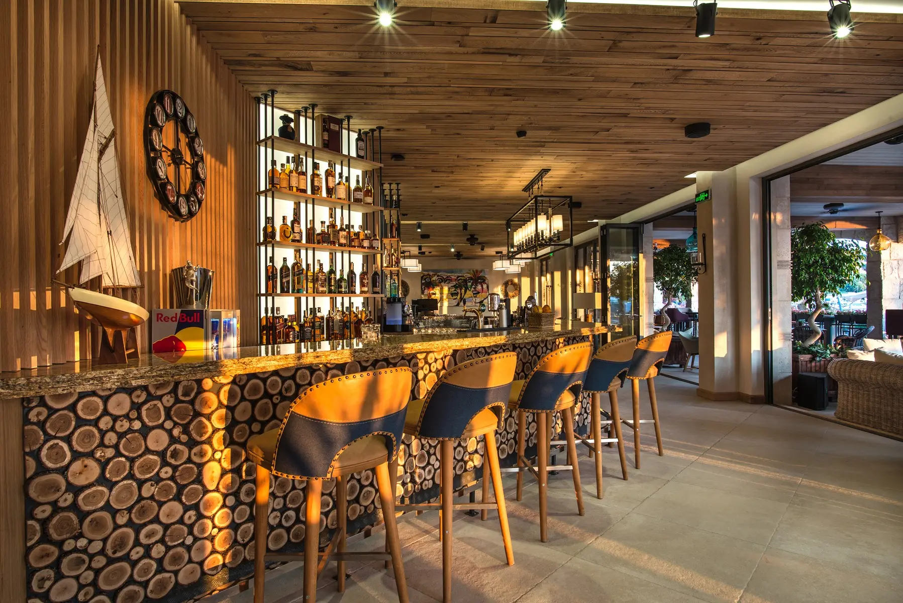 Restauracja i jedzenie w hotelu Blu Bay Design