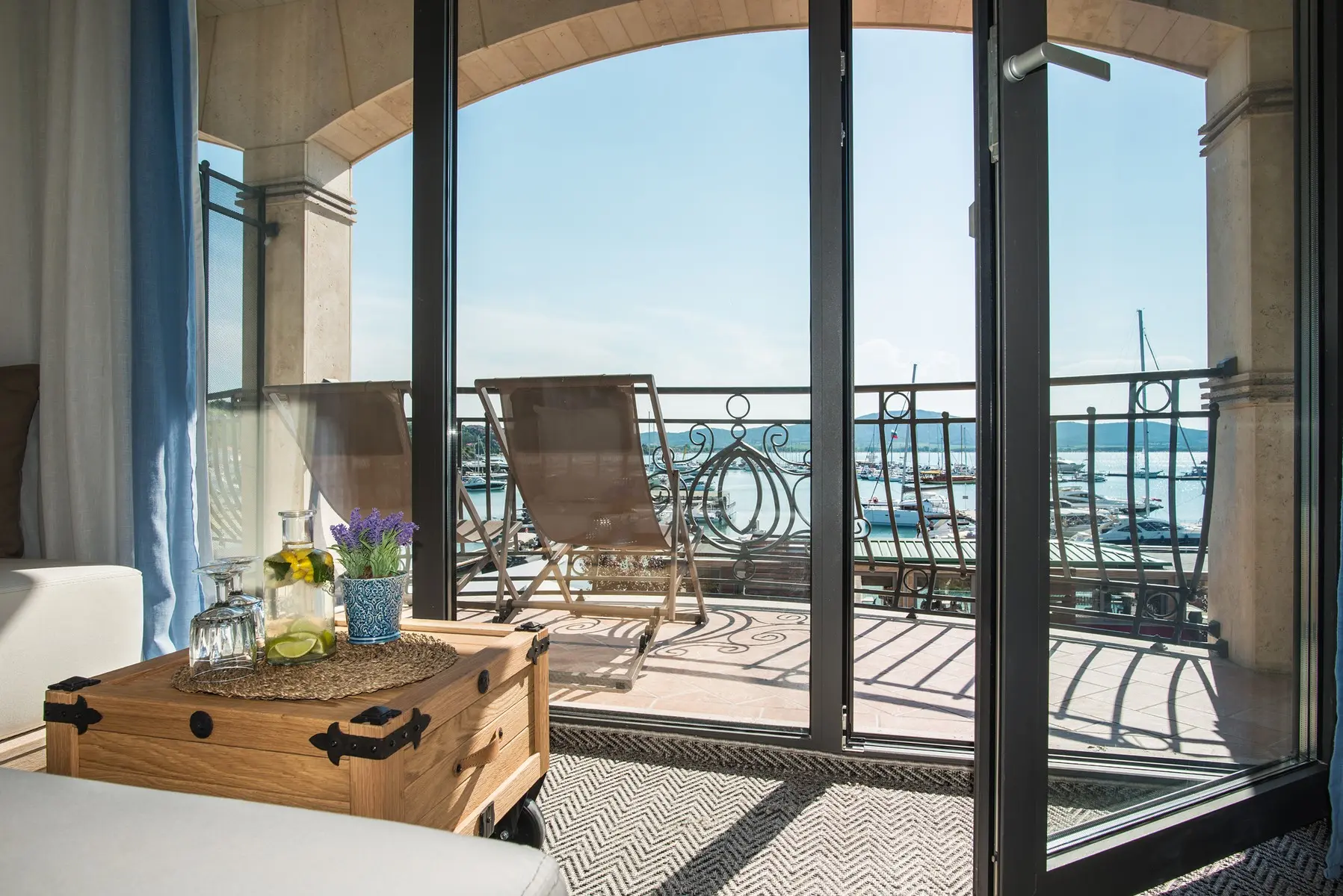 Widok z hotelu Blu Bay Design