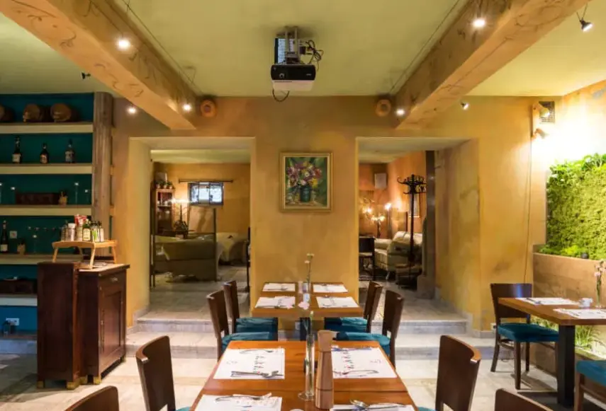 Restauracja i jedzenie w hotelu Blue Swan