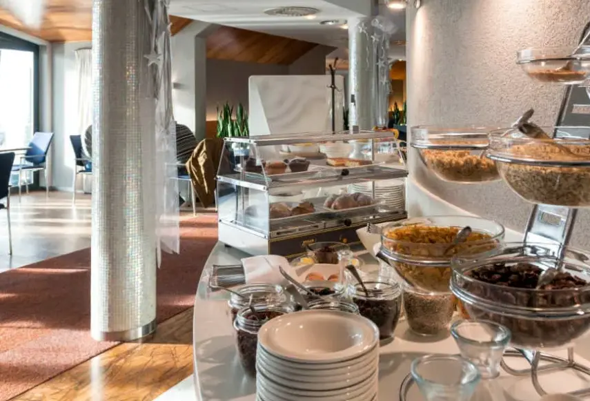 Restauracja i jedzenie w hotelu Blue Swan