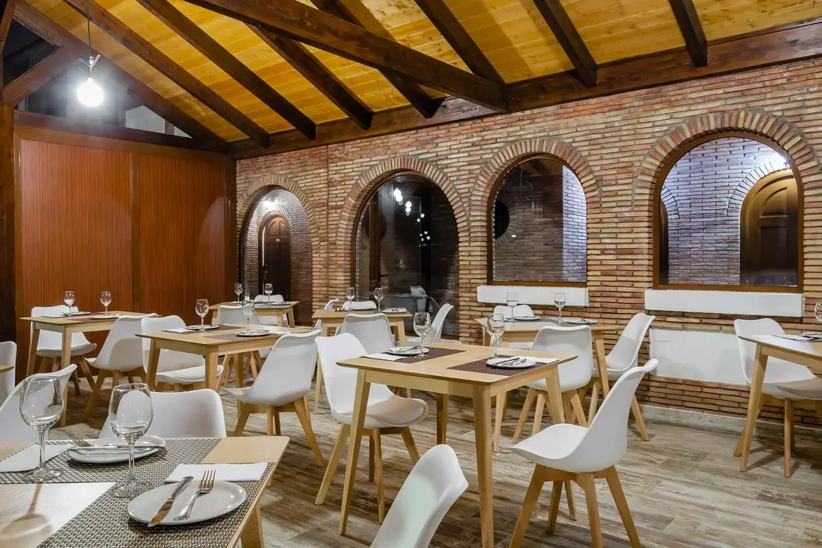 Restauracja i jedzenie w hotelu Calas De Alicante Hotel Boutique
