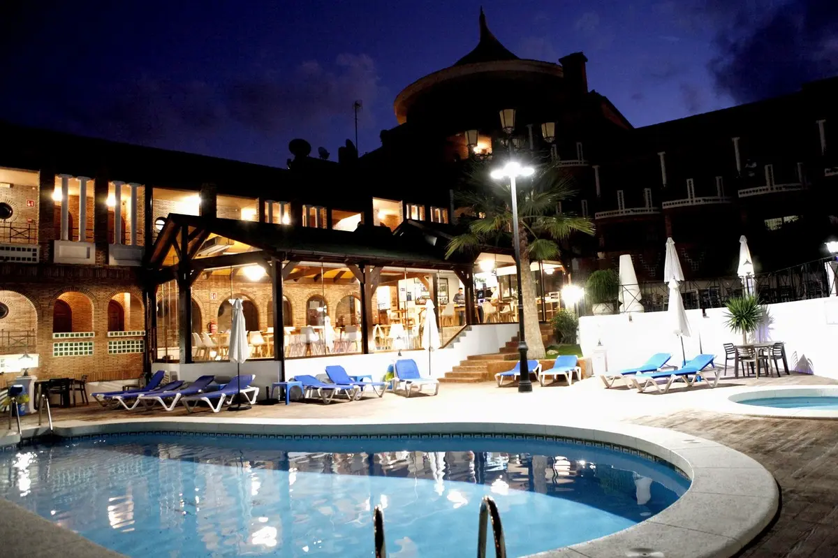 Basen w hotelu Calas De Alicante Hotel Boutique