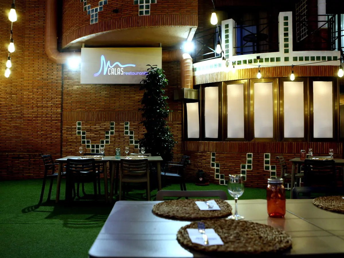 Restauracja i jedzenie w hotelu Calas De Alicante Hotel Boutique