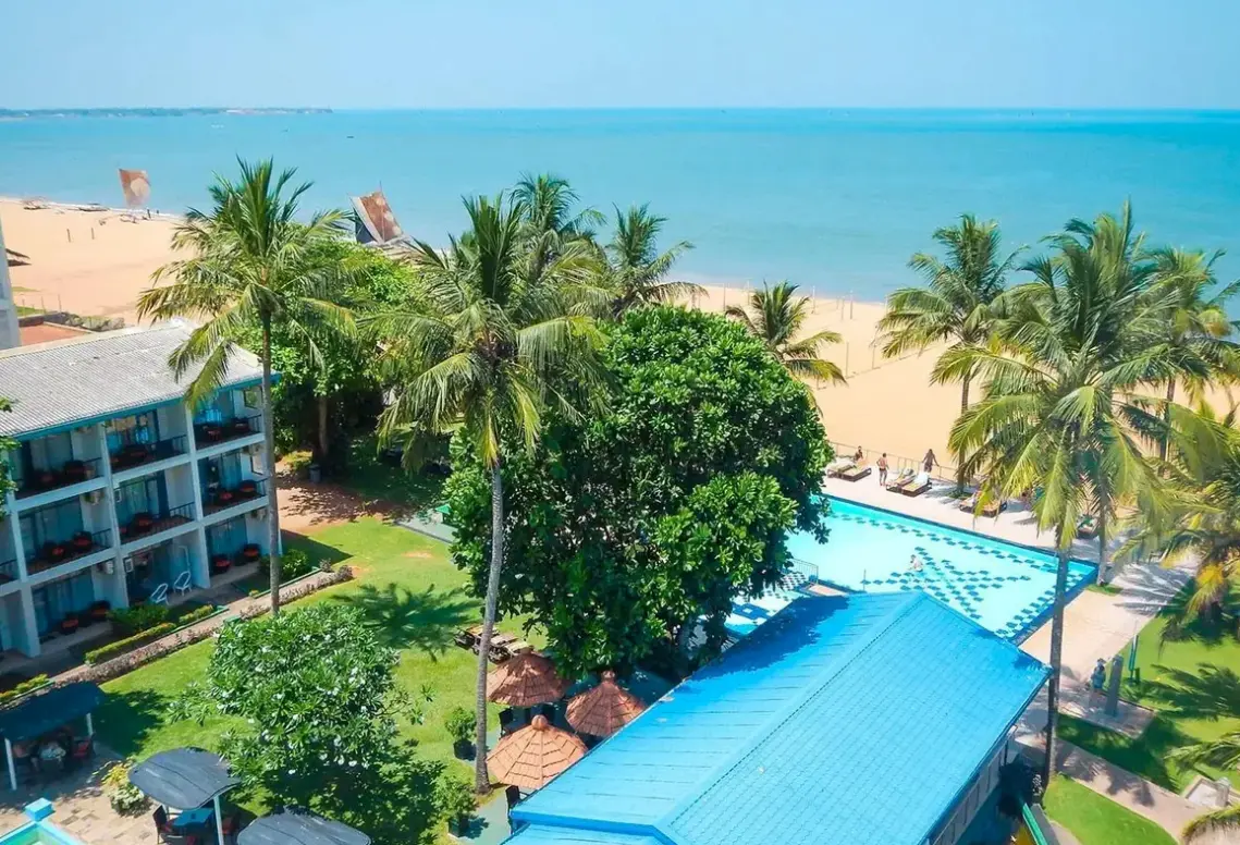Plaża przy hotelu Camelot Beach