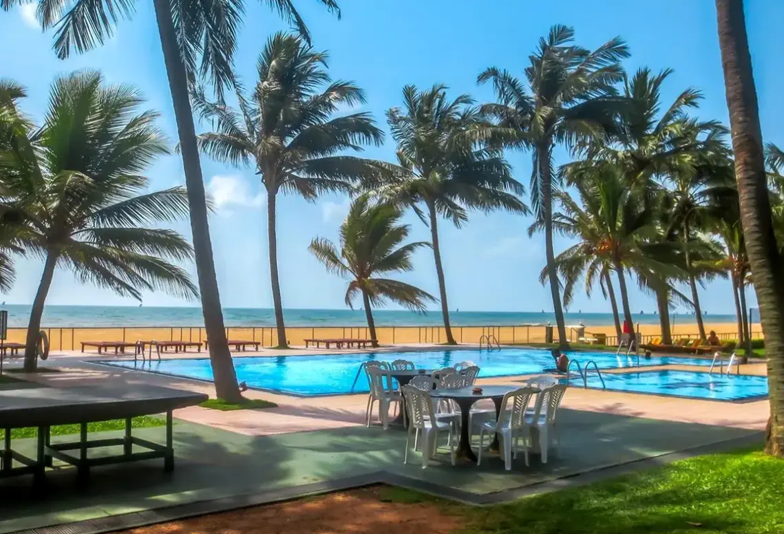 Basen w hotelu Camelot Beach