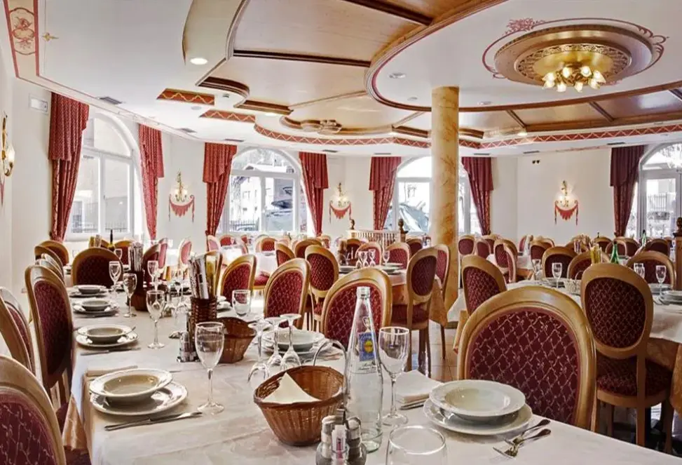Restauracja i jedzenie w hotelu Canada (Pinzolo)