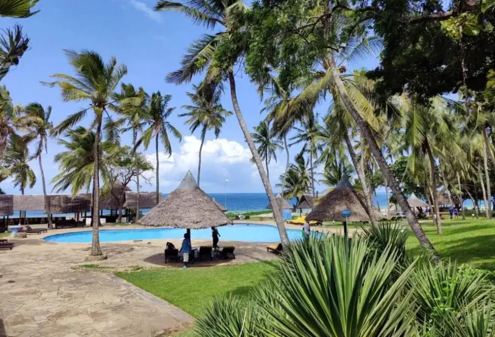 Plaża przy hotelu Cocoa Luxury Resort