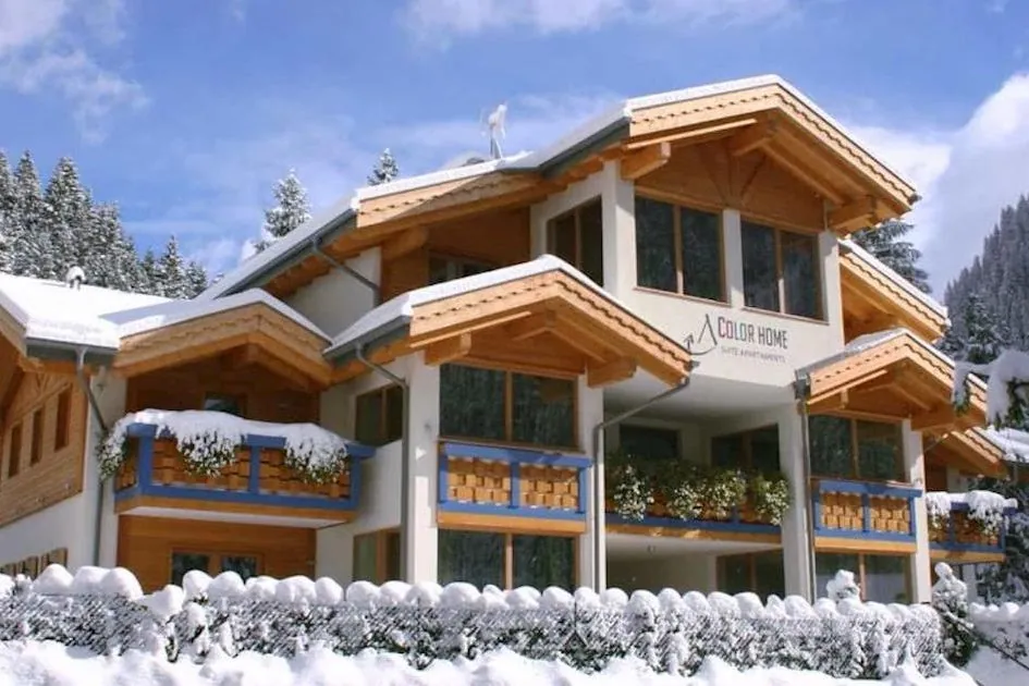 Hotel Color Home Suite Apartments