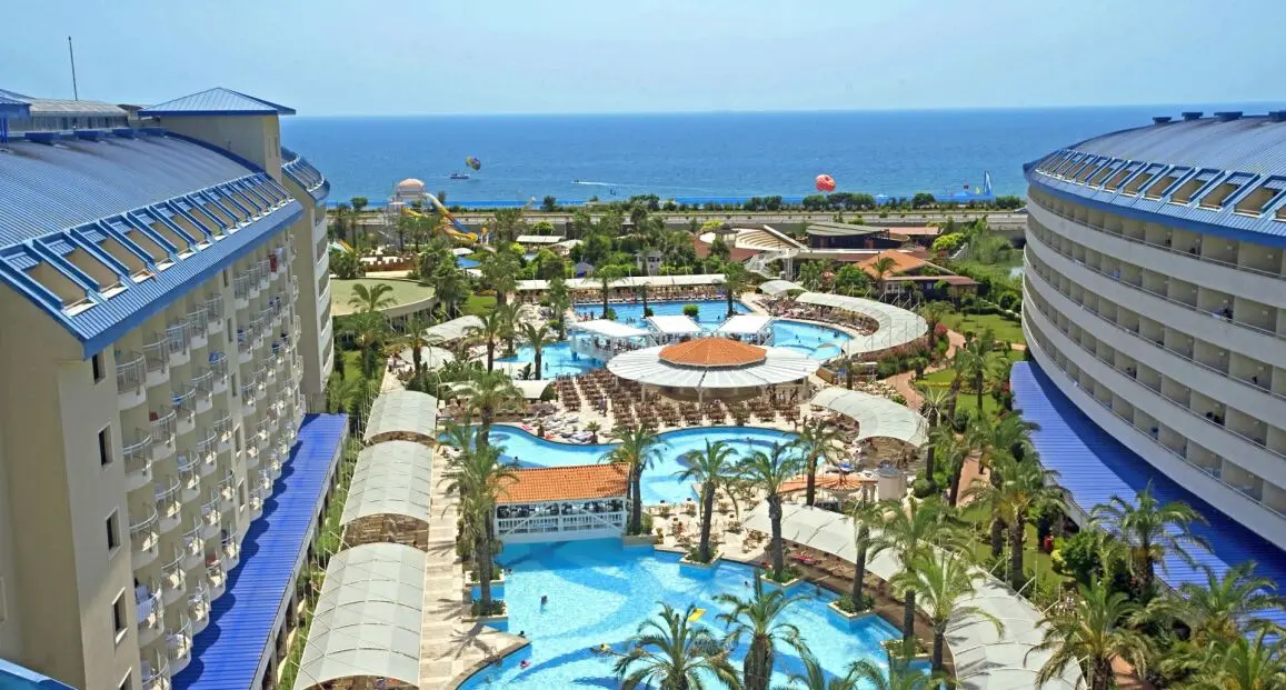 Hotel Crystal Admiral Resort Suites & Spa