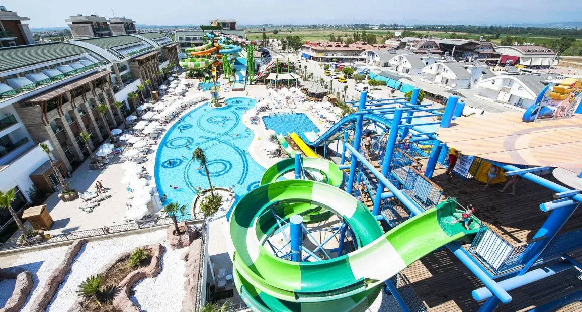Hotel Crystal Waterworld Resort & Spa