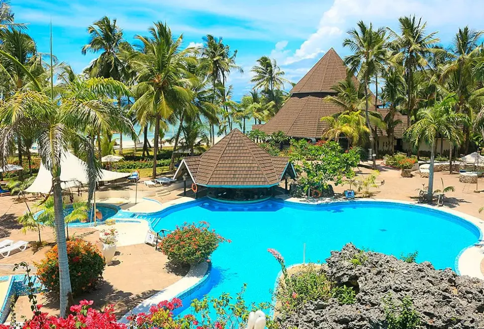 Basen w hotelu Diani Reef Beach Resort & Spa