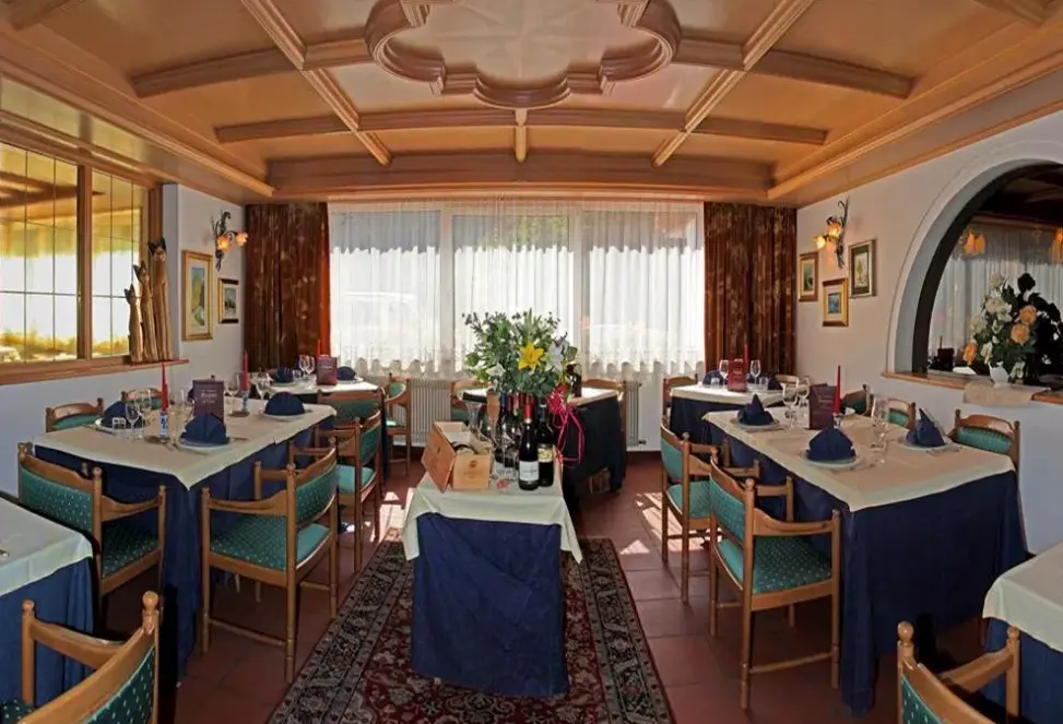 Restauracja i jedzenie w hotelu Dolomiti (Vigo di Fassa)