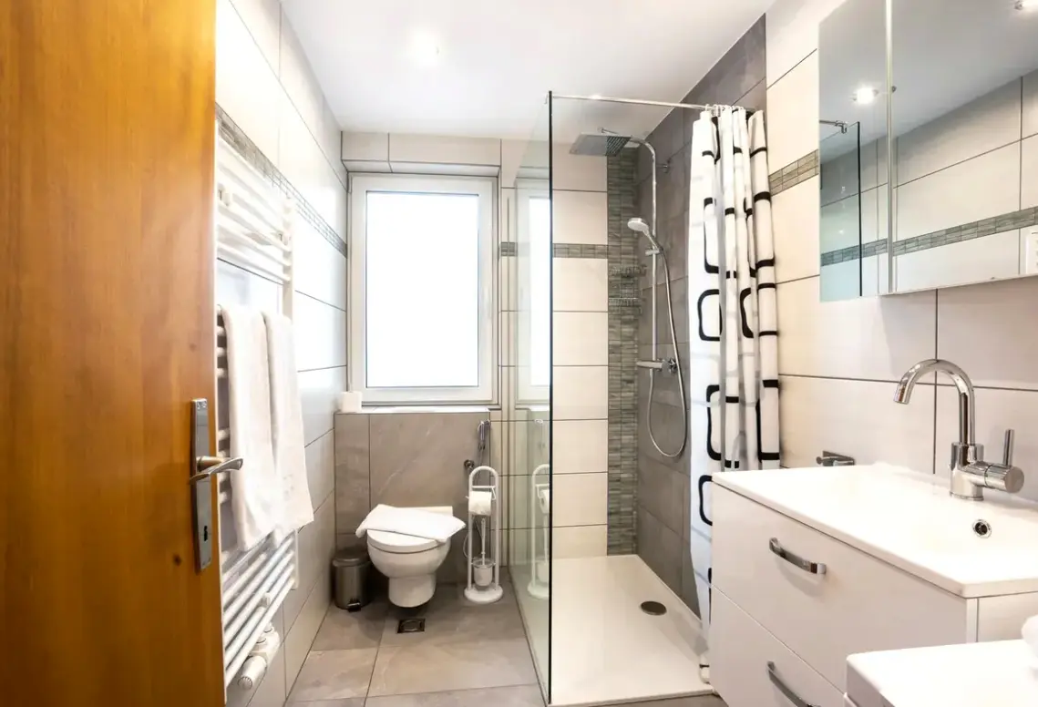 Łazienka w pokoju hotelu Domizil