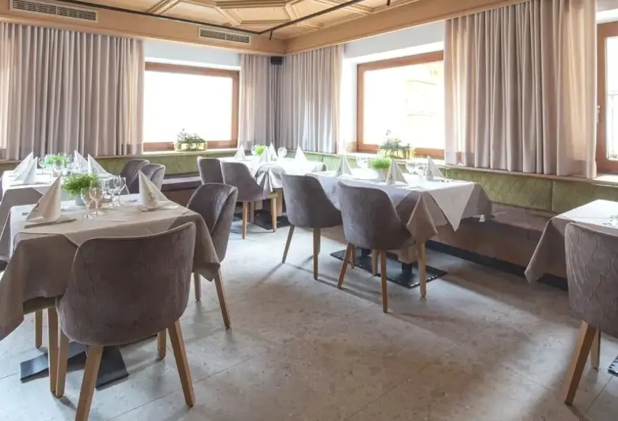 Restauracja i jedzenie w hotelu Dorfwirt