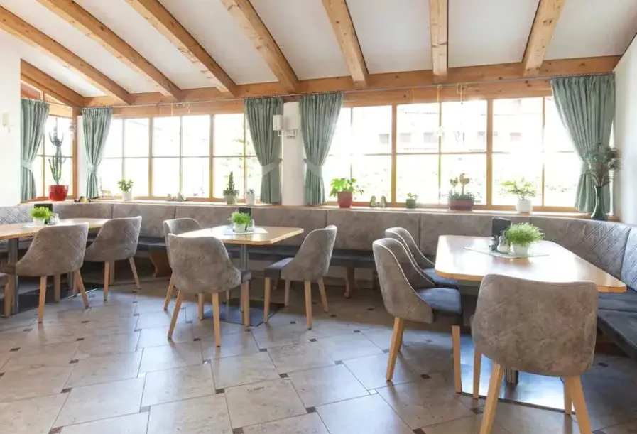 Restauracja i jedzenie w hotelu Dorfwirt