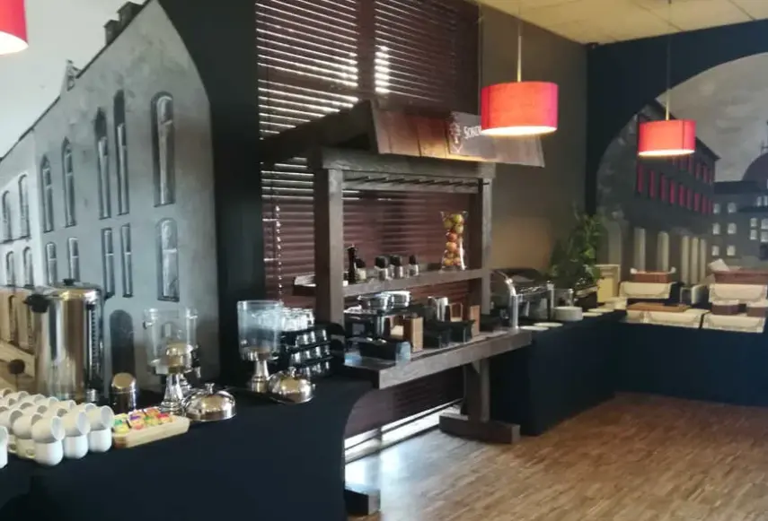 Restauracja i jedzenie w hotelu Economy Silesian (ex Eco System)